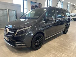 Begagnad 2023 Mercedes V300 Minibuss | 790 000 kr