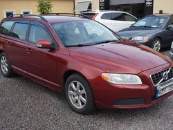Röd Begagnad 2010 Volvo V70 Kinetic Kombi | 49 900 kr (Marknadspris)