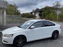 Vit Begagnad 2012 Volvo S40 Momentum Sedan | 79 000 kr (Dyr)