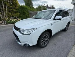 Vit Begagnad 2015 Mitsubishi Outlander P-HEV SUV | 119 000 kr (Marknadspris)