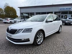 Vit Begagnad 2018 Skoda Octavia Style Kombi | 156 900 kr (Marknadspris)