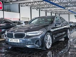 Grå Begagnad 2022 BMW 530 Comfort Edition Sedan | 454 500 kr (Superpris)
