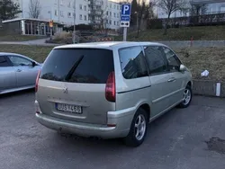 Grå Begagnad 2004 Peugeot 807 Minibuss | 7 000 kr