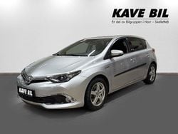 Silver Begagnad 2017 Toyota Auris Hybrid Executive Halvkombi | 179 900 kr (Marknadspris)