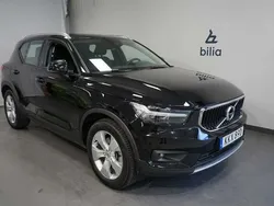 Svart Begagnad 2021 Volvo XC40 Momentum SUV | 299 900 kr (Marknadspris)