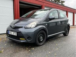 Grå Begagnad 2012 Toyota Aygo Halvkombi | 29 000 kr (Bra pris)