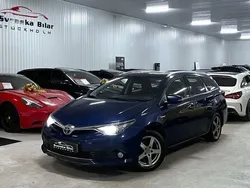 Mörkblå Begagnad 2017 Toyota Auris Touring Sports Active Kombi | 139 900 kr (Marknadspris)