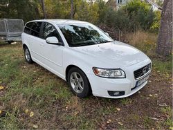 Vit Begagnad 2012 Volvo V50 Momentum Kombi | 35 000 kr (Marknadspris)