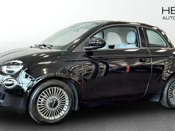 Svart (black) Begagnad 2022 Fiat 500e Icon Halvkombi | 209 900 kr (Marknadspris)