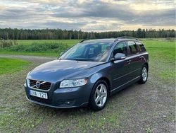 Grå Begagnad 2011 Volvo V50 Momentum Kombi | 49 500 kr (Marknadspris)