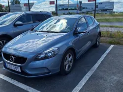 Blå Begagnad 2017 Volvo V40 Kinetic Kombi | 169 000 kr (Marknadspris)