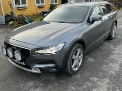 Grå Begagnad 2018 Volvo V90 CC Momentum Kombi | 215 000 kr (Lite dyr)