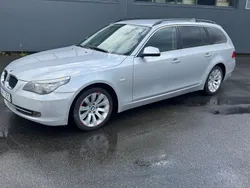 Ljusgrå (grå) Begagnad 2010 BMW 520 Kombi | 68 900 kr (Superpris)