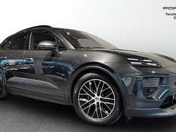 Grå Begagnad 2025 Porsche Macan SUV | 885 000 kr