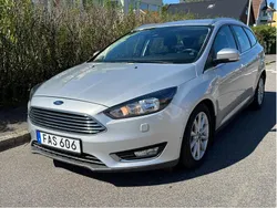 Grå Begagnad 2016 Ford Focus Titanium Kombi | 99 000 kr (Superpris)