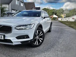 Vit Begagnad 2021 Volvo V90 CC Momentum Kombi | 335 000 kr (Marknadspris)