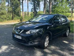 Svart Begagnad 2014 Nissan Qashqai SUV | 75 000 kr (Marknadspris)