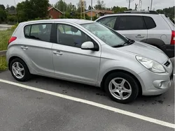 Silver Begagnad 2012 Hyundai i20 Premium Halvkombi | 27 900 kr (Marknadspris)