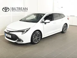 Vit Begagnad 2023 Toyota Corolla Style Kombi | 299 900 kr (Marknadspris)