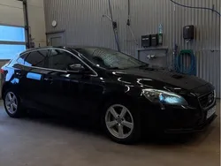 Svart Begagnad 2014 Volvo V40 Momentum Kombi | 99 000 kr (Marknadspris)