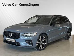 Grå Begagnad 2023 Volvo V60 Plus Kombi | 374 900 kr (Marknadspris)