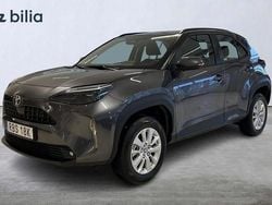 Mörkgrå (grå) Begagnad 2025 Toyota Yaris Hybrid Active SUV | 299 900 kr (Marknadspris)