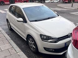 Vit Begagnad 2012 VW Polo Halvkombi | 79 900 kr (Marknadspris)