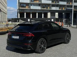 Svart Begagnad 2019 Audi Q8 SUV | 450 000 kr
