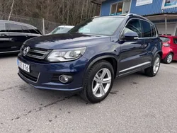 Mörkblå Begagnad 2015 VW Tiguan R-line SUV | 149 900 kr (Marknadspris)