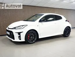 Vit Begagnad 2020 Toyota Yaris Halvkombi | 389 700 kr (Marknadspris)