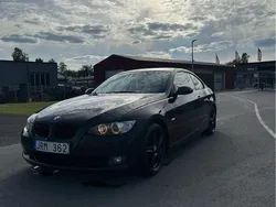 Svart Begagnad 2009 BMW 320 Comfort Edition Sportkupé | 90 000 kr (Marknadspris)
