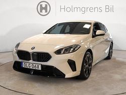 Vit Begagnad 2025 BMW 120 M Sport Halvkombi | 378 800 kr