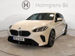 Vit Begagnad 2025 BMW 120 M Sport Halvkombi | 384 900 kr