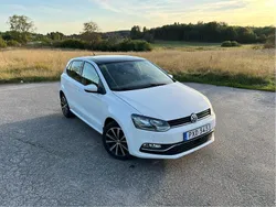 Vit Begagnad 2015 VW Polo Halvkombi | 100 000 kr (Marknadspris)