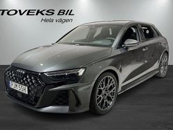 Daytonagrå pärleffekt Ny 2025 Audi RS3 Sportback Sport Halvkombi | 769 900 kr (Marknadspris)