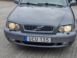 Grå Begagnad 2004 Volvo V40 Kombi | 30 000 kr (Marknadspris)