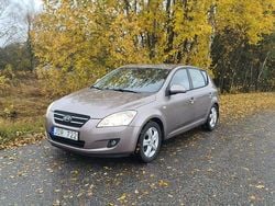 Grå Begagnad 2009 Kia Ceed 4 Halvkombi | 25 000 kr (Marknadspris)