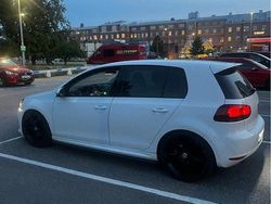 Vit Begagnad 2012 VW Golf VII Halvkombi | 85 000 kr (Marknadspris)