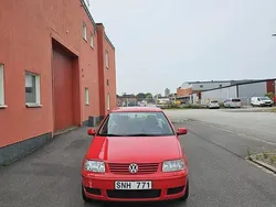 Röd Begagnad 2001 VW Polo Halvkombi | 19 900 kr (Marknadspris)