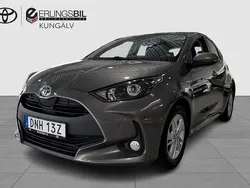 Grön Begagnad 2020 Toyota Yaris Hybrid Active Halvkombi | 194 900 kr (Marknadspris)