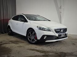 Vit Begagnad 2014 Volvo V40 CC Summum Kombi | 169 000 kr (Marknadspris)