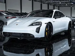Vit Begagnad 2020 Porsche Taycan Turbo S Chrono Sedan | 989 500 kr