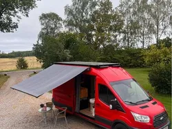 Röd Begagnad 2015 Ford Transit Minibuss | 250 000 kr