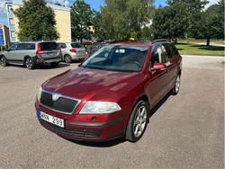 Röd Begagnad 2005 Skoda Octavia Kombi | 29 000 kr (Lite dyr)