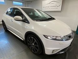 Vit Begagnad 2010 Honda Civic Sport Halvkombi | 49 900 kr (Marknadspris)