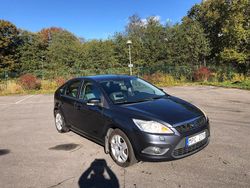 Grå Begagnad 2010 Ford Focus Platinum Halvkombi | 41 900 kr (Marknadspris)