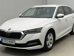 Vit Begagnad 2023 Skoda Octavia | 120 000 kr
