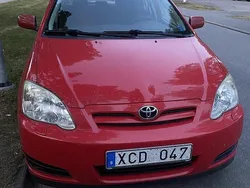 Röd Begagnad 2005 Toyota Corolla Halvkombi | 35 000 kr (Marknadspris)