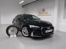 Svart Begagnad 2022 Audi A5 Sportback Comfort Halvkombi | 349 900 kr (Marknadspris)