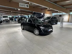 Svart Begagnad 2022 Peugeot 208 Active Halvkombi | 154 900 kr (Marknadspris)